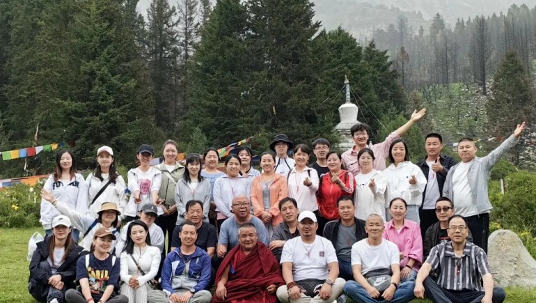 奇正集團(tuán)達(dá)爾宗圣湖祈福活動(dòng)