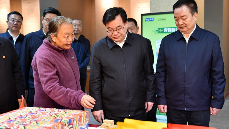 西藏·甘肅工作座談會(huì)在拉薩舉行，兩省區(qū)領(lǐng)導(dǎo)蒞臨奇正青稞考察