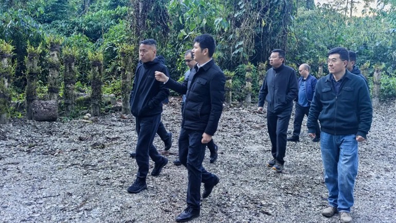 林芝市人民政府副市長王啟展一行蒞臨墨脫奇正石斛種植基地考察指導(dǎo)